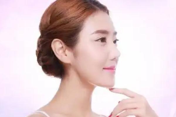 玻尿酸填充下巴是用大分子还是小分子，玻尿酸填充下巴是硬的还是软的