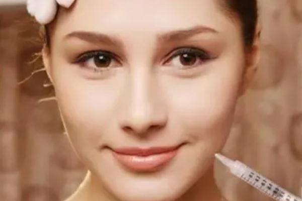 玻尿酸填充下巴肿胀的疼痛厉害怎么办，玻尿酸填充下巴后疼痛正常吗