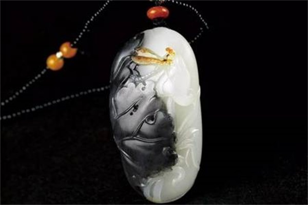 和田玉和翡翠哪个好，和田玉和翡翠有什么区别