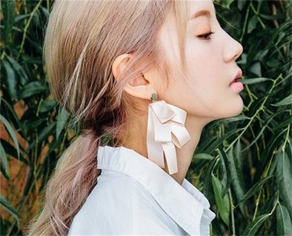 耳环单品对女性妆容气质魅力的重要性，精致女生都懂