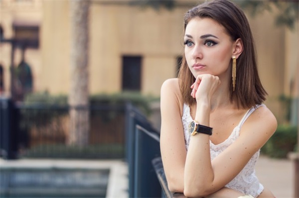 适合黄皮显白的发色，，黄皮适合染的发色推荐