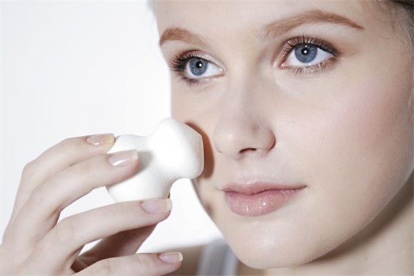 化妆经常脱妆怎么办，化妆不脱妆的四个技巧