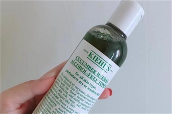 补水效果好的护肤品有哪些，这四款补水保湿细致毛孔提亮肤色