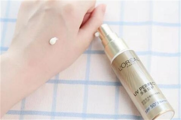 防晒霜哪个牌子的防晒效果好，这四款防晒效果达90%以上晒不黑
