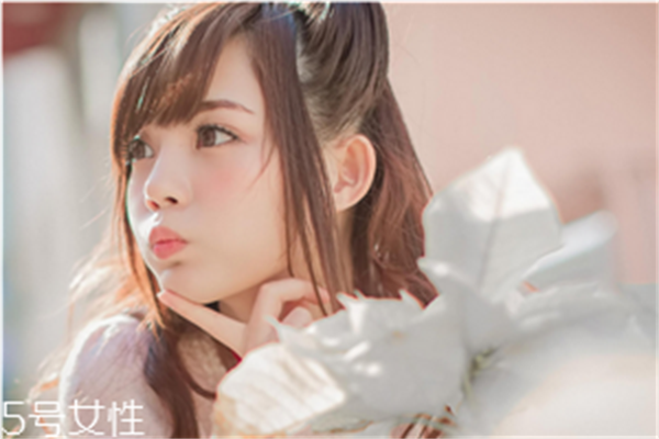 夏天染这些颜色的头发好看，2022夏天流行什么颜色头发