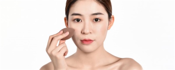 湿粉扑上粉底液可以吗，涂粉底液粉扑要打湿吗