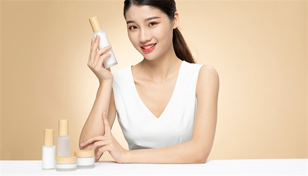 精华水和爽肤水的顺序是什么，精华水和爽肤水的顺序