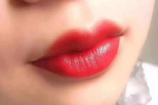 漂唇市场价一般多少钱，漂唇和纹唇哪个效果好