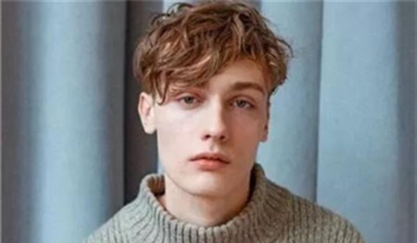 2018男生烫发发型最新，2018男生烫发发型图片