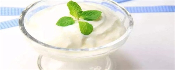 用酸奶和纯牛奶敷脸，有什么区别