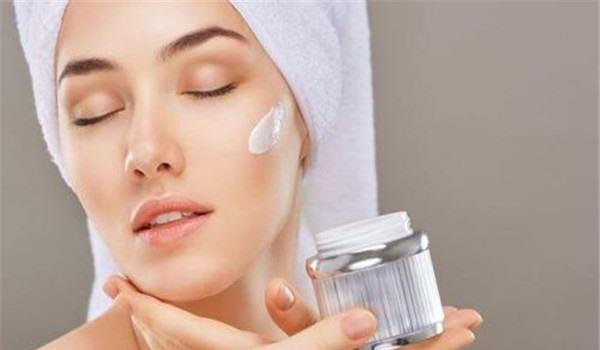 涂防晒霜会堵塞毛孔吗，防晒霜会不会堵塞毛孔