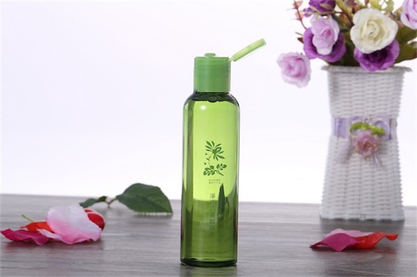 两腮能用卸妆水吗