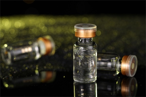 防晒霜和原液先用哪个