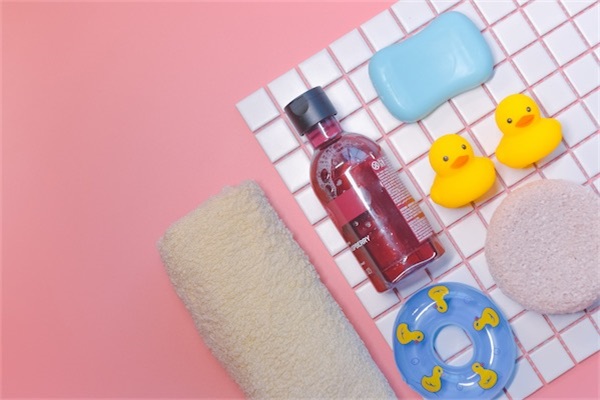 爽肤水和洁面皂先用哪个