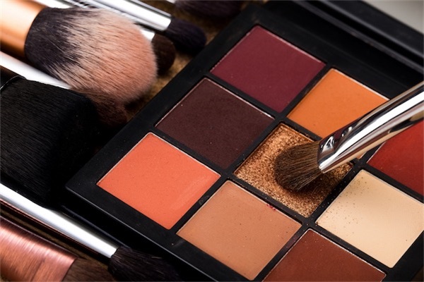 眼影膏可以用在脖子吗