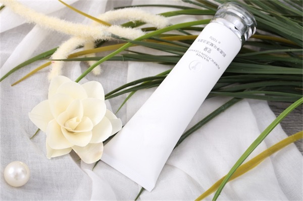 洁肤乳能用在额头吗