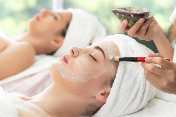 去角质面膜和抗老面霜先用哪个