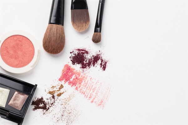 眼线膏和眼影粉先用哪个