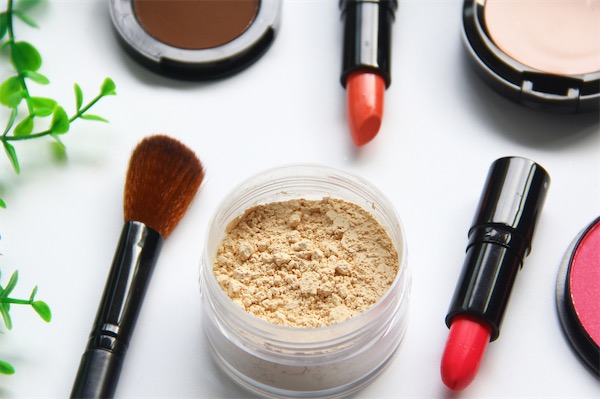 腮红和散粉要一起用吗