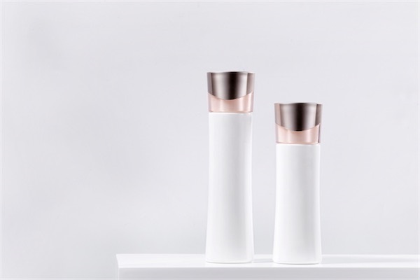 去皱可以用精华水吗