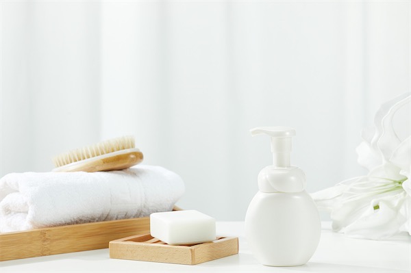 皮肤出油用磨砂洗面奶好吗