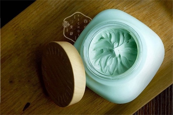 去角质面膜和润面霜先用哪个