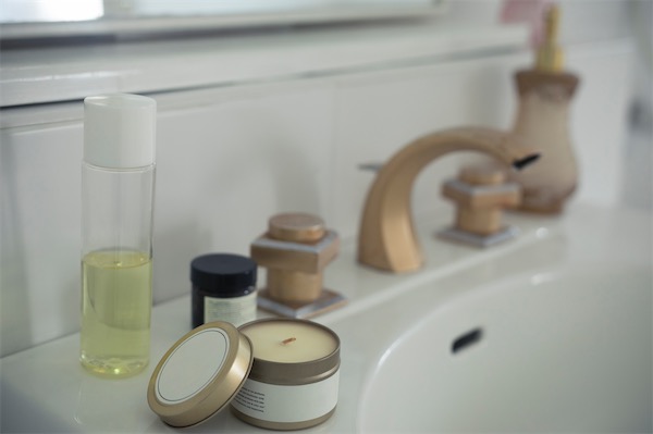 面颊能用卸妆乳吗