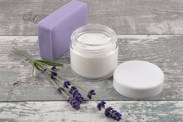 保湿面霜能解决皮肤泛黄吗