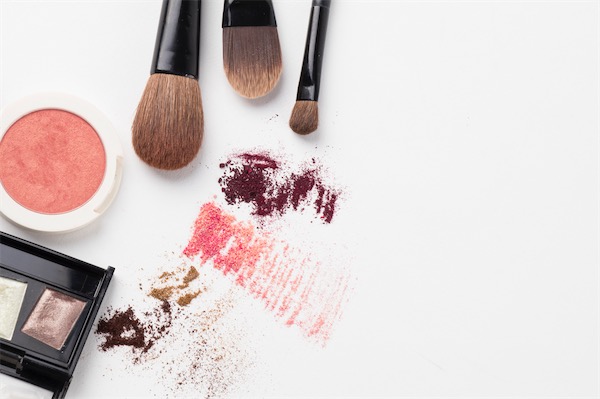 睫毛膏和眼影粉的区别是什么