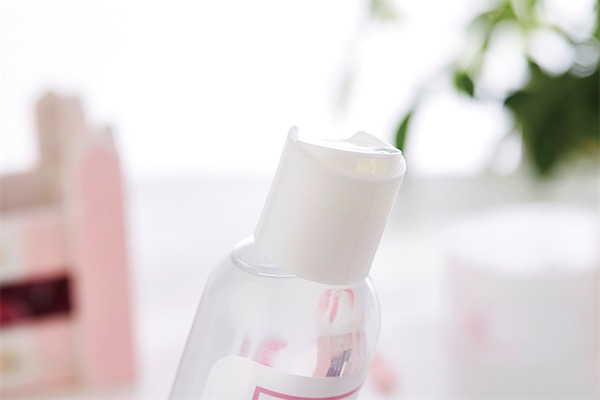 眼线膏和纯露要一起用吗