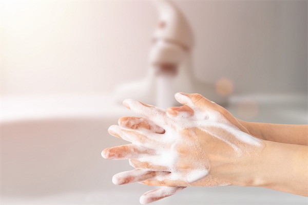 洗面奶能用在手背吗