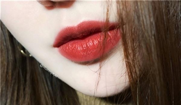 雅诗兰黛333和mac chili哪个好看，两款都是断货王