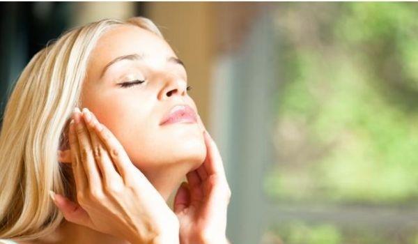 夏天脸上油可以不擦乳液吗，夏天用了爽肤水可以不用乳吗