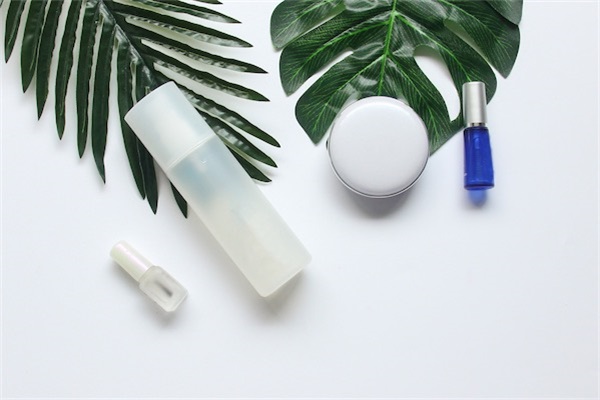 护肤品先用水还是先用乳