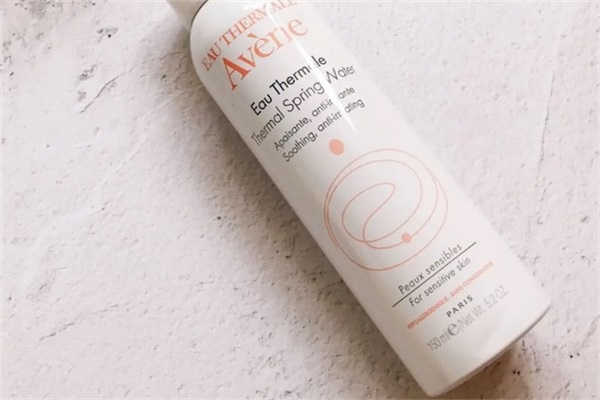 雅漾喷雾的生产日期在哪里