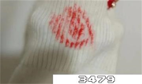 白色羽绒服沾了口红如何洗，白色羽绒服染色了怎么洗掉