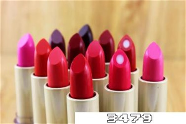 涂好口红嘴唇上像涂不匀，能怎么有效改善