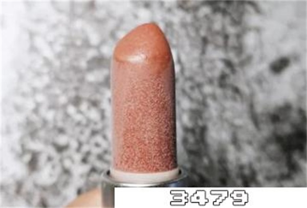 唇膏过期了还可以继续使用吗，再用有什么后果