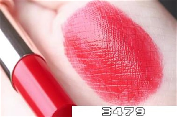 草莓红口红适合什么肤色的人用