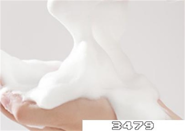 洗面奶洗脸后脸刺痛怎么办，洗脸不用洗面奶对皮肤好吗