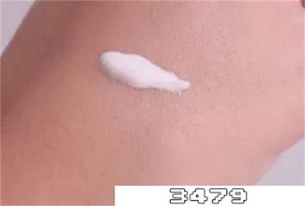 为什么涂防晒霜会搓泥的原因，怎么涂防晒霜不搓泥