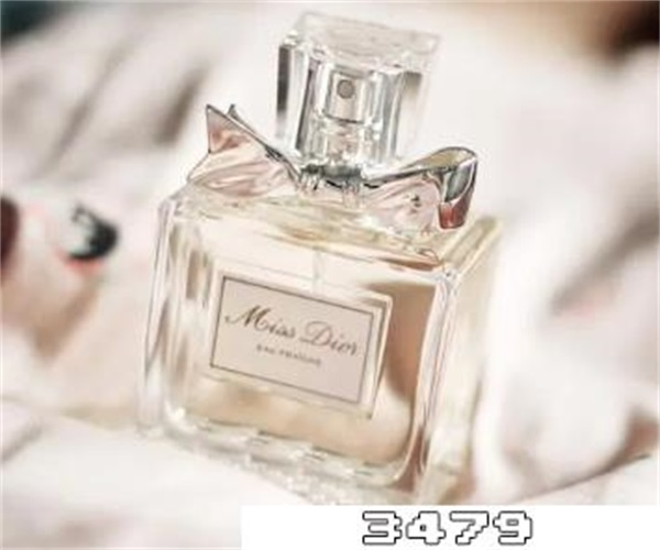 香水和香氛有什么不一样，香水和香氛有什么区别哪个留香时间长