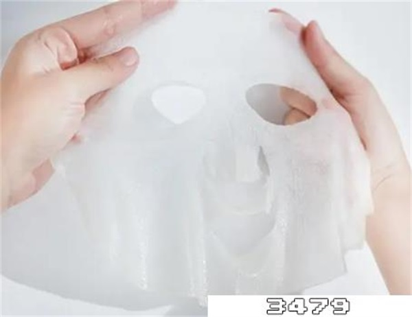 敷面膜后是洗脸好还是不洗脸好，面膜揭下来后多久洗脸