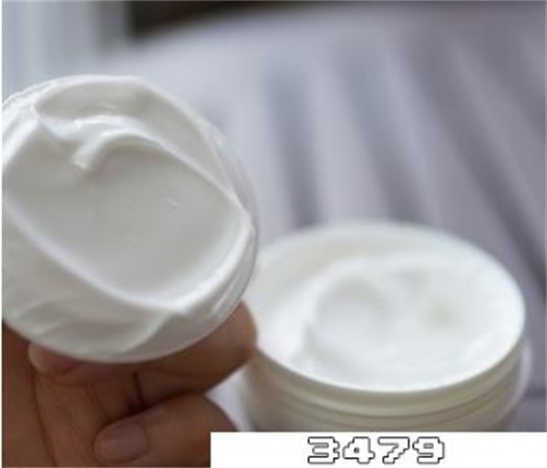 素颜霜和面霜有什么区别，素颜霜和面霜的作用一样吗