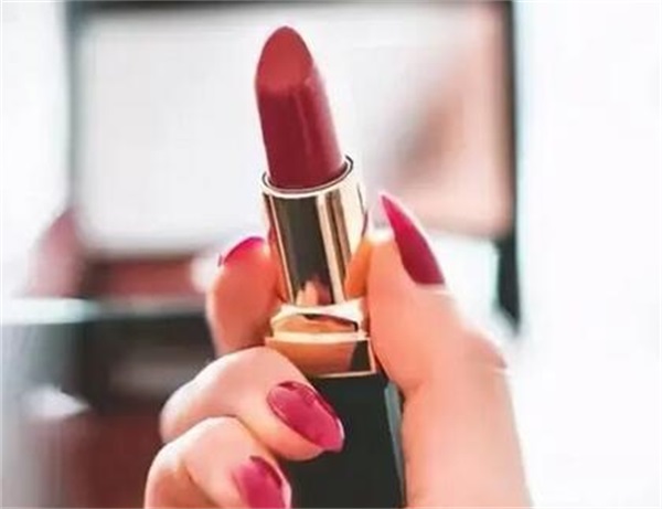 涂口红久了嘴唇没血色，口红涂多了嘴唇变白怎么办