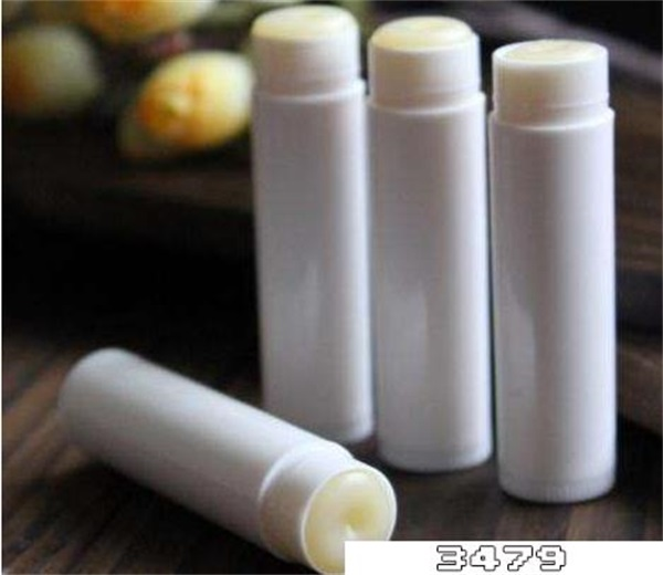 唇膏可以抹睫毛吗女生，唇膏擦睫毛有什么效果