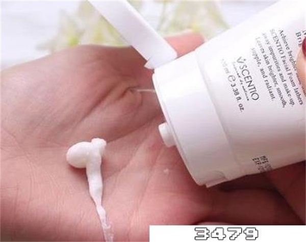 先洗洗面奶还是先洗去角质的，洗面奶和去角质使用顺序说明