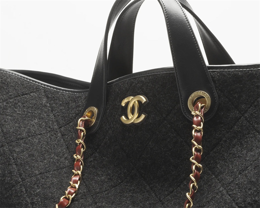 香奈儿超大号手袋：实用与奢华的完美平衡