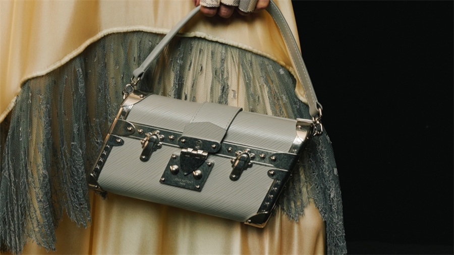 LV包包官网2025秋冬新款Petite Malle Blade硬箱包解析和价格