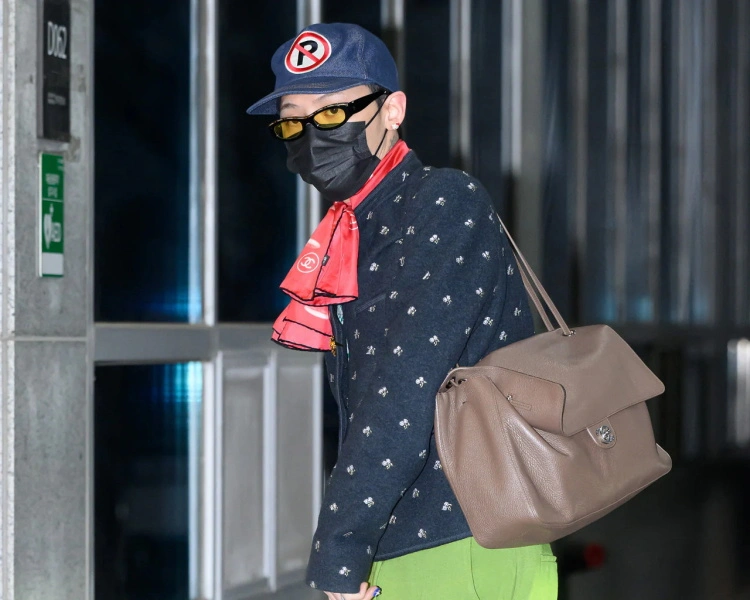 权志龙 、 Margot Robbie 与 Dua Lipa 率先演绎香奈儿 Chanel 2026 春夏新款手袋